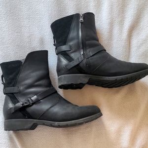 Teva boots, black, size 8